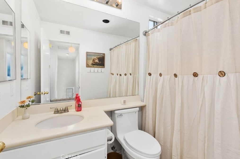 1502 Prestwick Dr, Riverside CA  92507-8447 exterior