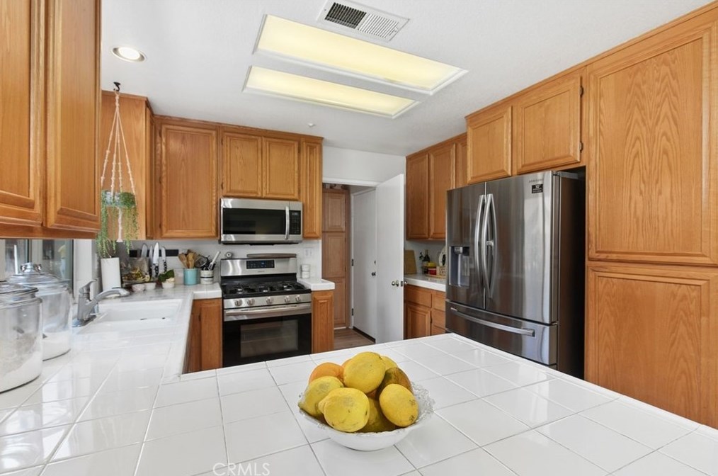 1502 Prestwick Dr, Riverside CA  92507-8447 exterior