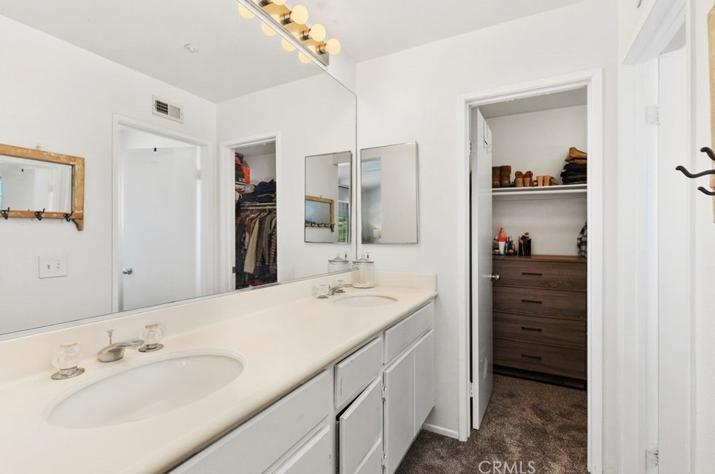 1502 Prestwick Dr, Riverside CA  92507-8447 exterior