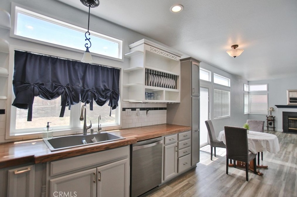 13269 Via Del Lago, Victorville CA  92392-8634 exterior