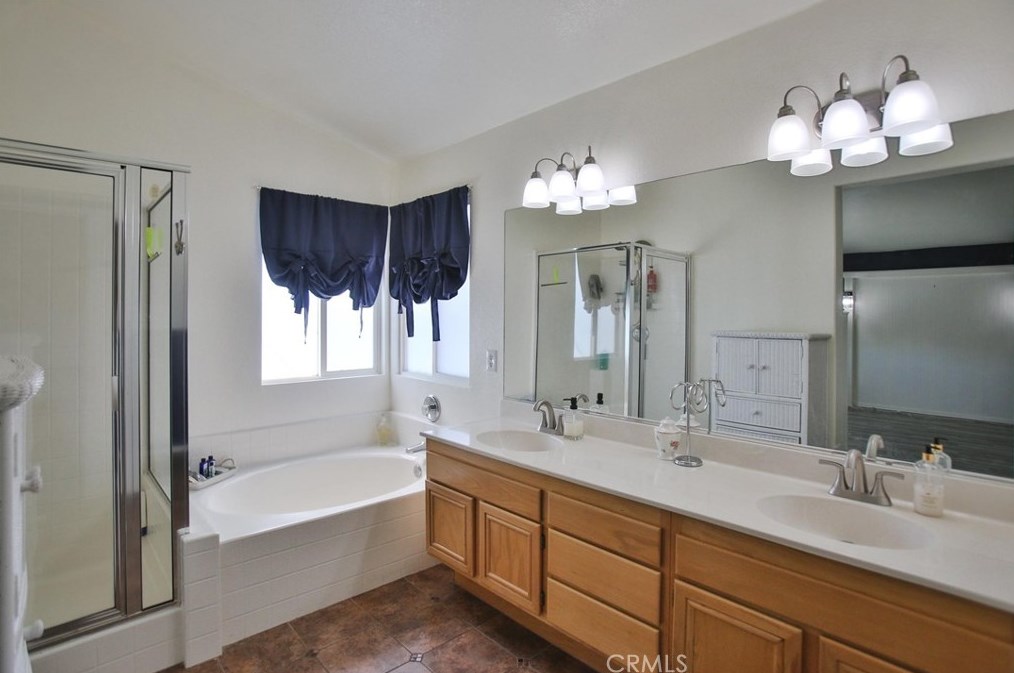 13269 Via Del Lago, Victorville CA  92392-8634 exterior