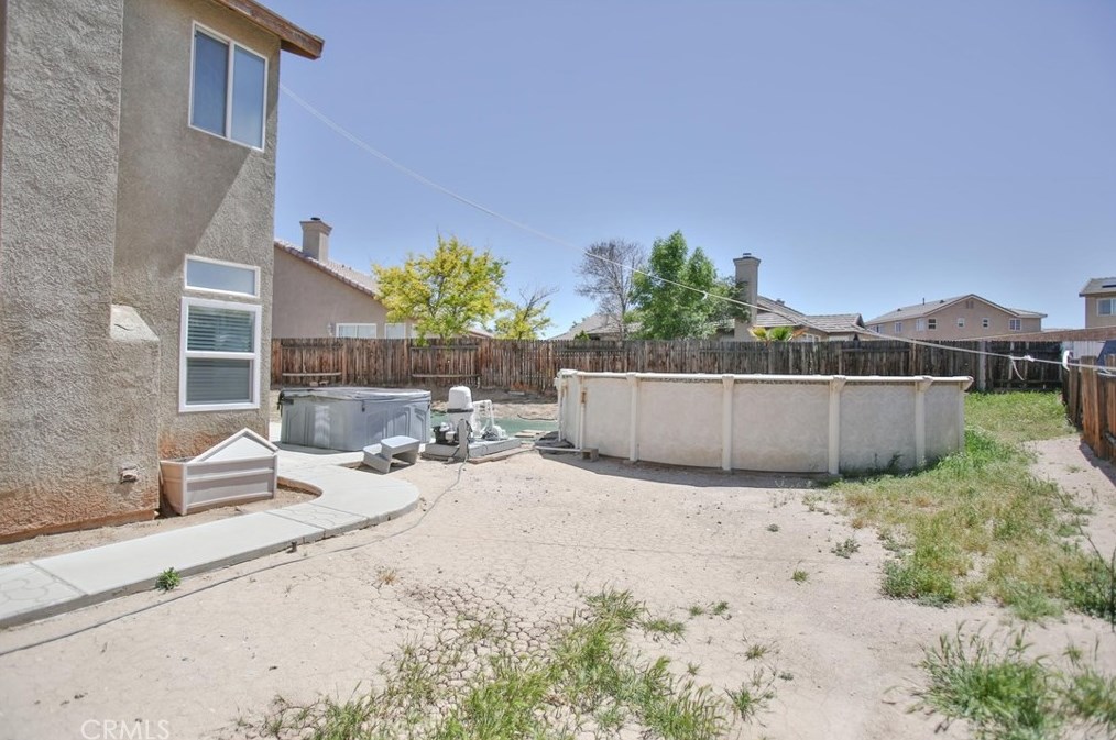 13269 Via Del Lago, Victorville CA  92392-8634 exterior