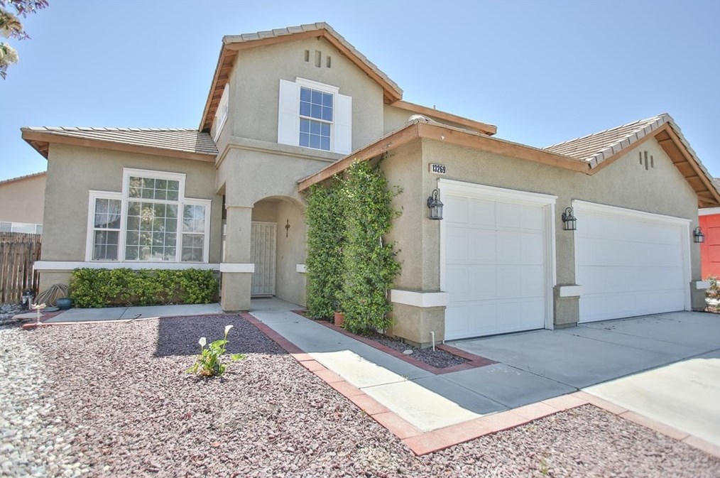 13269 Via Del Lago, Victorville CA  92392-8634 exterior