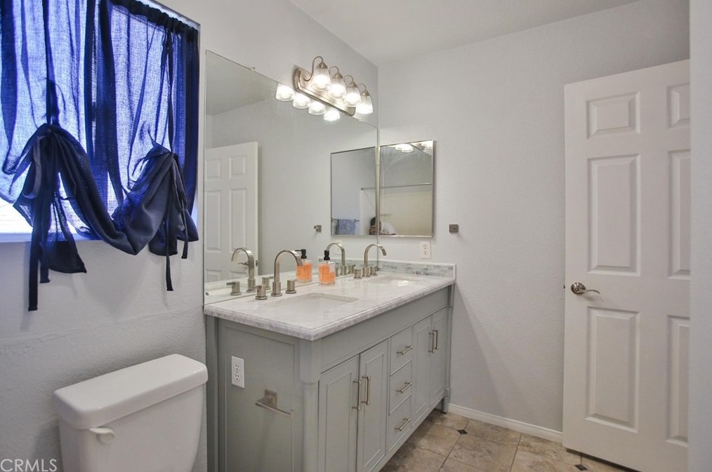 13269 Via Del Lago, Victorville CA  92392-8634 exterior