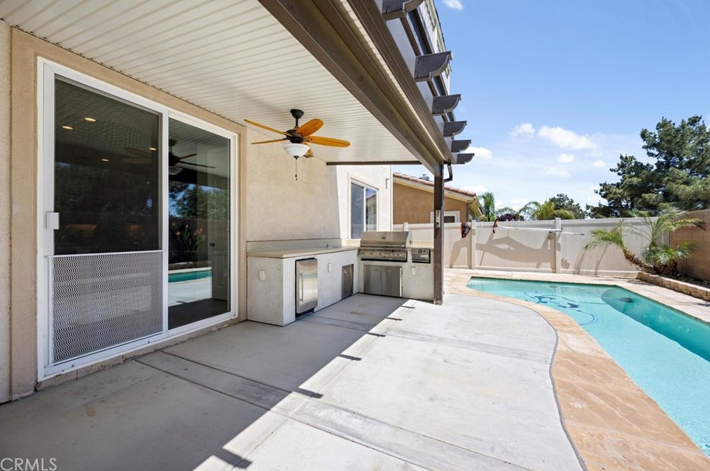 1527 Polaris Ln, Beaumont CA  92223-7802 exterior