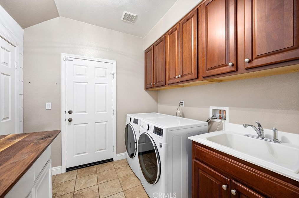 1527 Polaris Ln, Beaumont CA  92223-7802 exterior