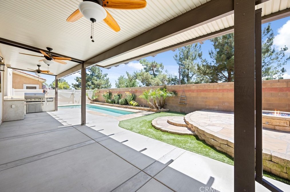 1527 Polaris Ln, Beaumont CA  92223-7802 exterior