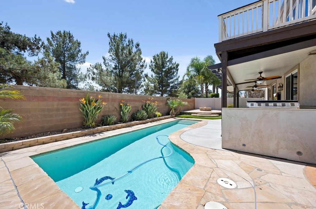 1527 Polaris Ln, Beaumont CA  92223-7802 exterior