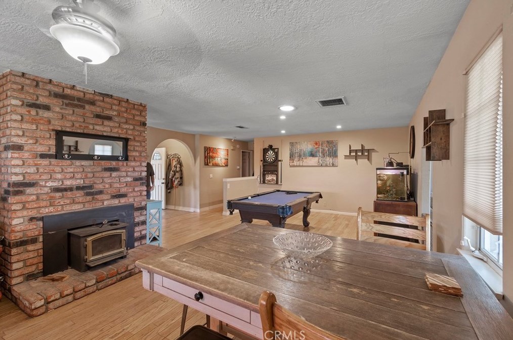 14360 Pawnee Rd, Apple Valley CA  92307-4275 exterior