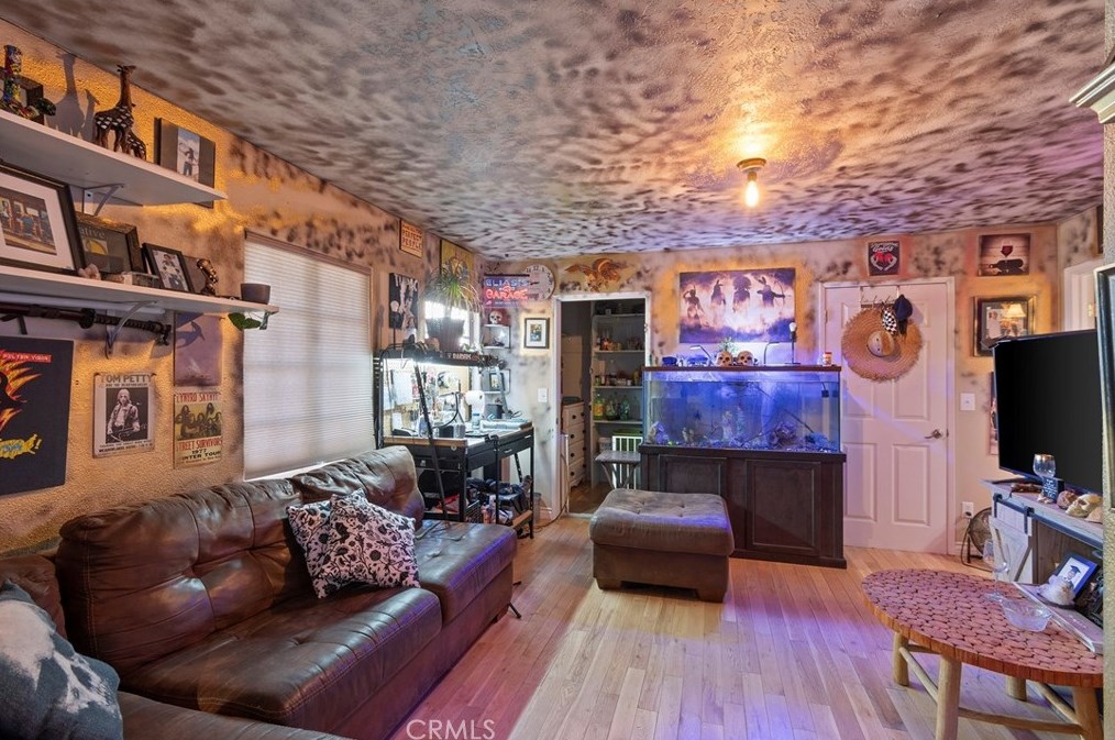 14360 Pawnee Rd, Apple Valley CA  92307-4275 exterior