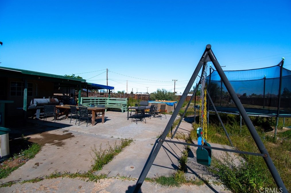 14360 Pawnee Rd, Apple Valley CA  92307-4275 exterior