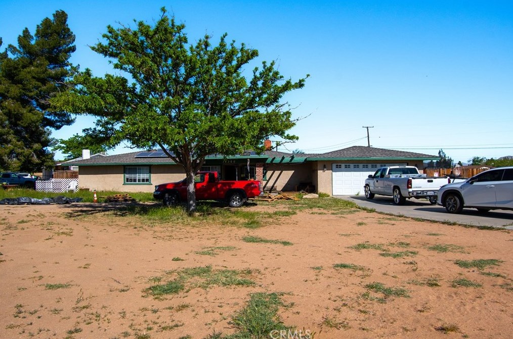 14360 Pawnee Rd, Apple Valley CA  92307-4274 exterior