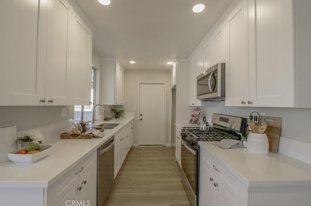 14576 Temecula Rd, Apple Valley CA  92307-4186 exterior