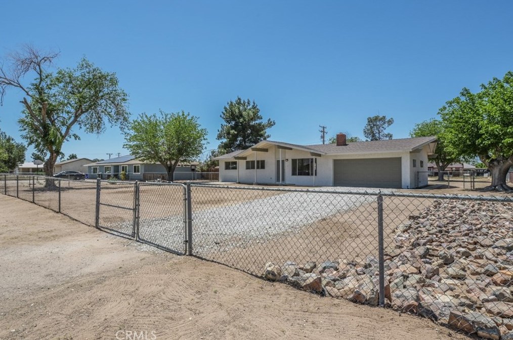 14576 Temecula Rd, Apple Valley CA  92307-4141 exterior