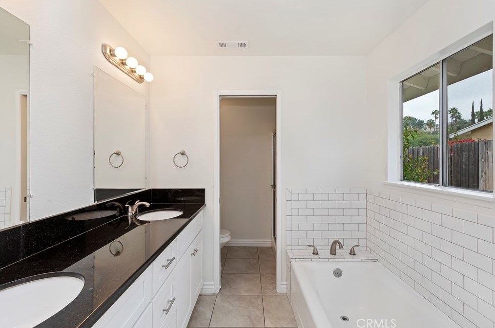 4055 Mt Vernon Ave, Riverside CA  92507-4805 exterior