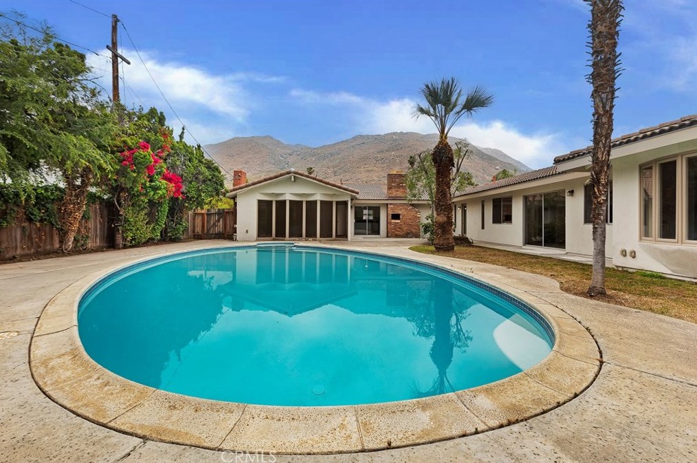 4055 Mt Vernon Ave, Riverside CA  92507-4805 exterior