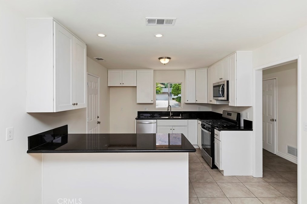 4055 Mt Vernon Ave, Riverside CA  92507-4805 exterior