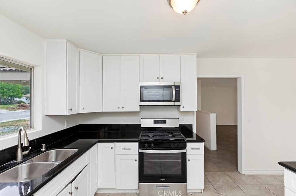 4055 Mt Vernon Ave, Riverside CA  92507-4805 exterior