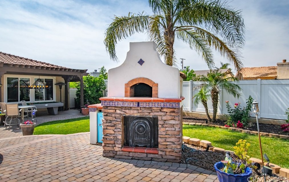 944 Pennsylvania Ave, Beaumont CA  92223-2407 exterior
