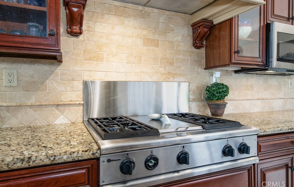 944 Pennsylvania Ave, Beaumont CA  92223-2407 exterior
