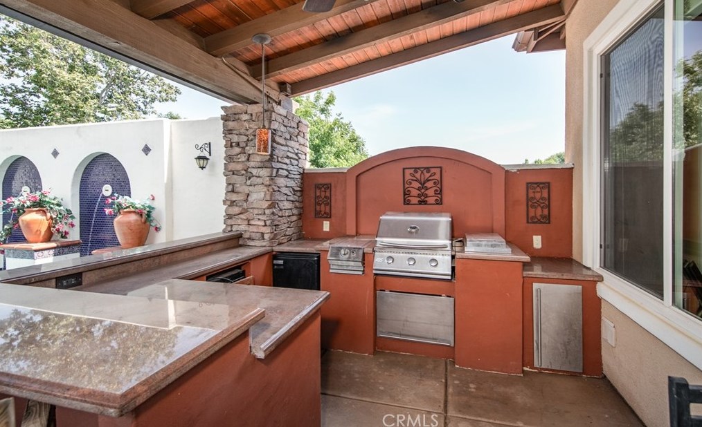 944 Pennsylvania Ave, Beaumont CA  92223-2407 exterior