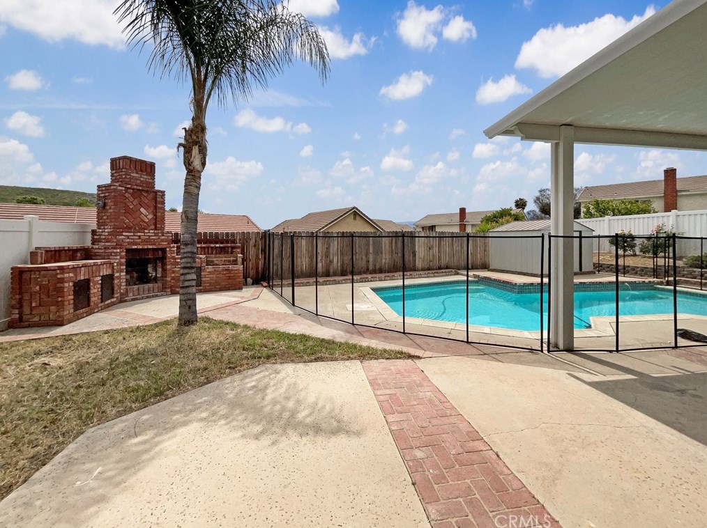 3417 Apple Blossom Ln, Lake Elsinore CA  92530-1857 exterior