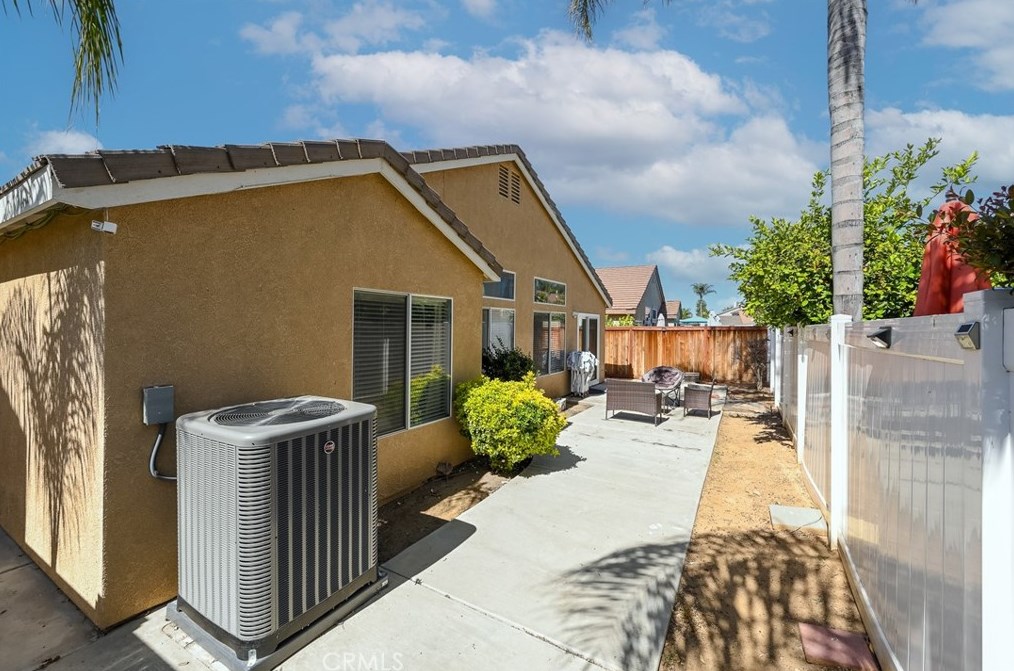 1214 Autumnwood Ln, Perris CA  92571-9203 exterior