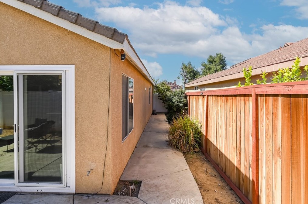 1214 Autumnwood Ln, Perris CA  92571-9203 exterior