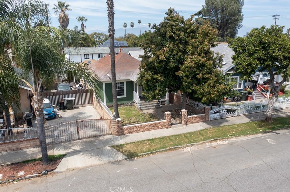 715 4th St, Pomona CA  91766-1531 exterior