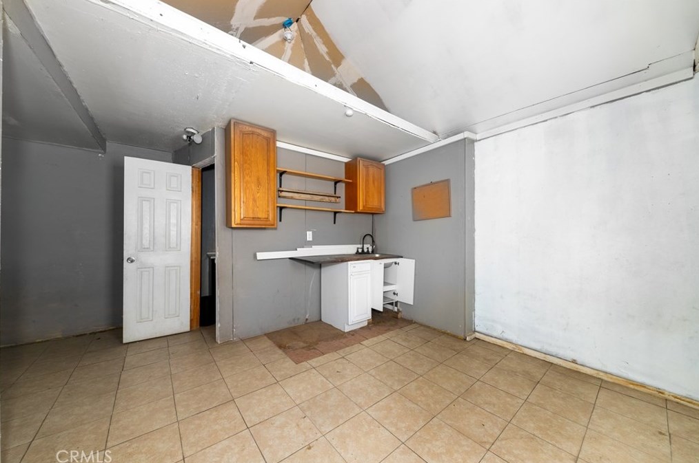 715 4th St, Pomona CA  91766-1531 exterior