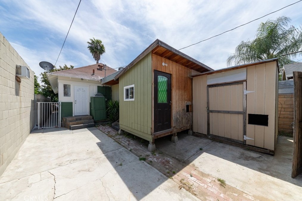 715 4th St, Pomona CA  91766-1531 exterior