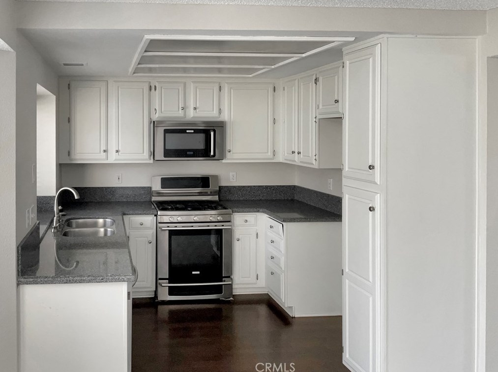 10057 Zinfandel Ln, Riverside CA  92509-2516 exterior