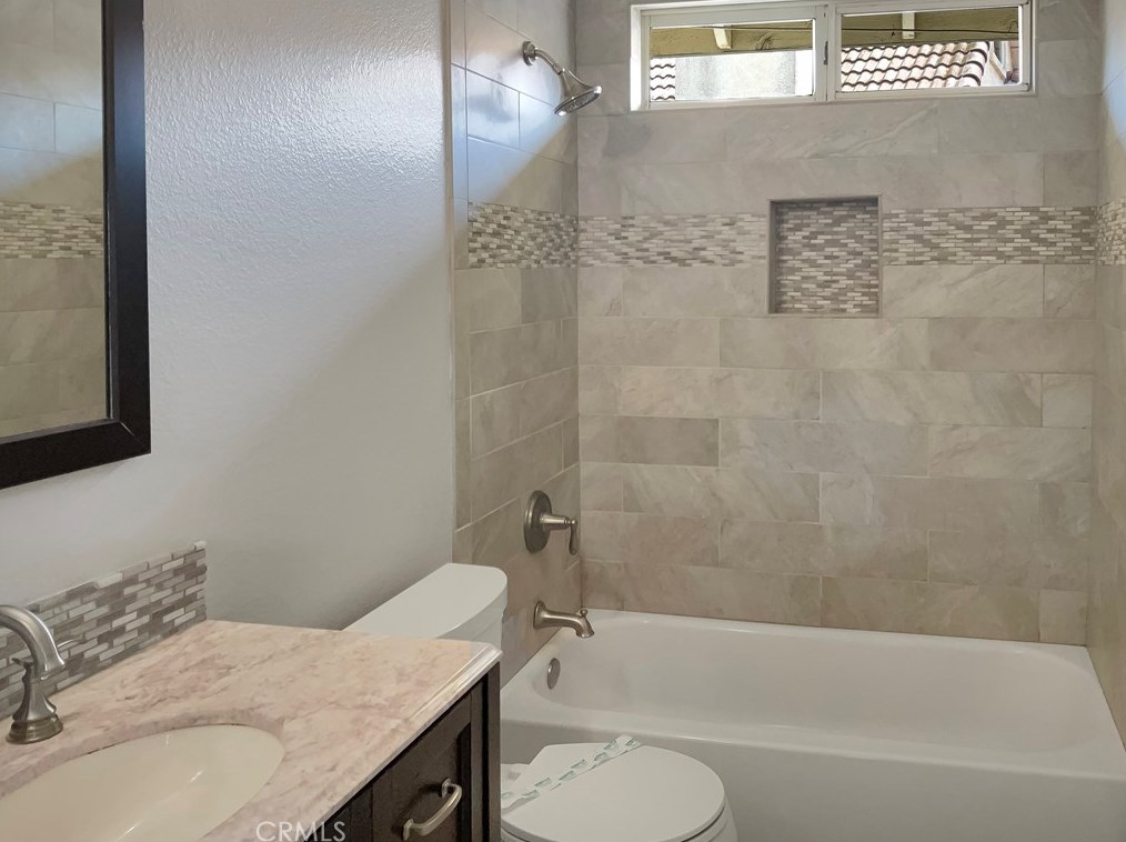 10057 Zinfandel Ln, Riverside CA  92509-2516 exterior