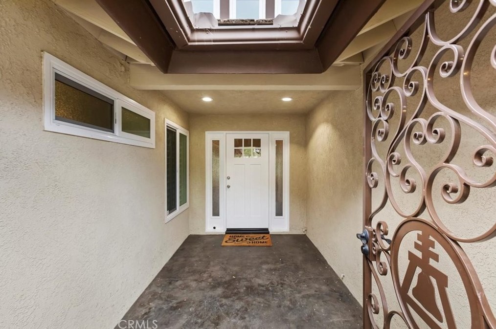 1382 Rimroad, Riverside CA  92506-5558 exterior