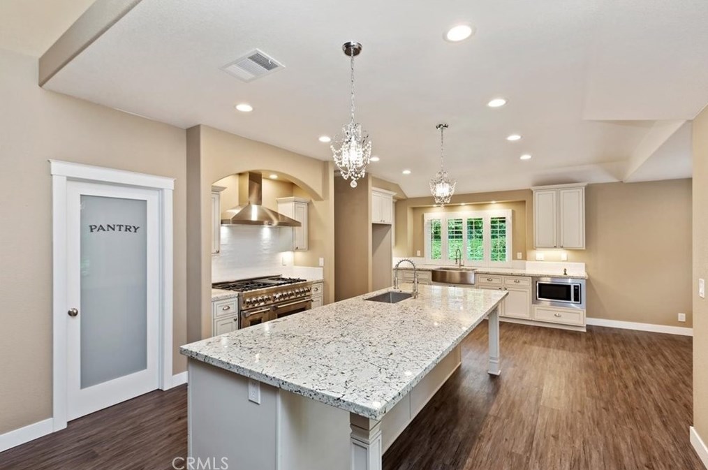 1382 Rimroad, Riverside CA  92506-5558 exterior