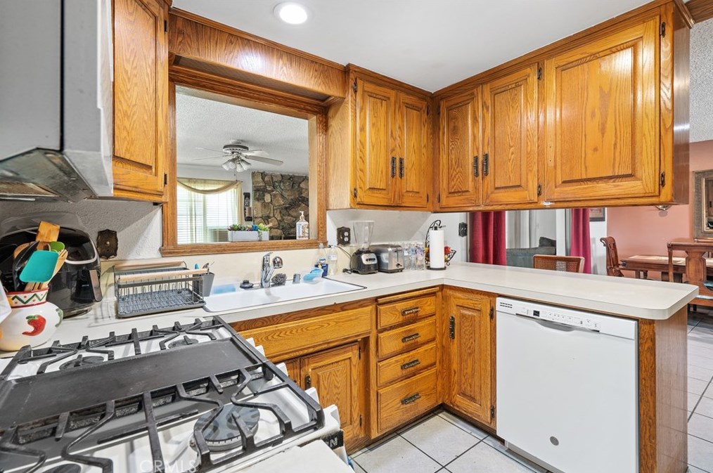 845 Imperial Ave, Ontario CA  91764-3623 exterior