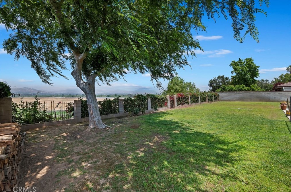 5445 Pinehurst Dr, Riverside CA  92504-1339 exterior