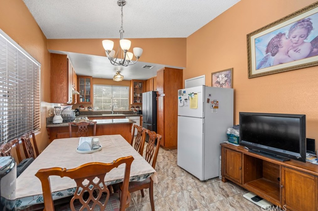 12472 Bridgewood Ln, Victorville CA  92395-8847 exterior