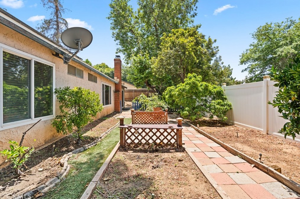 10 Ford St, Redlands CA  92374-6328 exterior