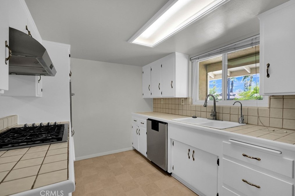 5035 Carlingford Ave, Riverside CA  92504-1311 exterior
