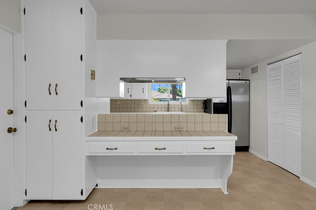 5035 Carlingford Ave, Riverside CA  92504-1311 exterior