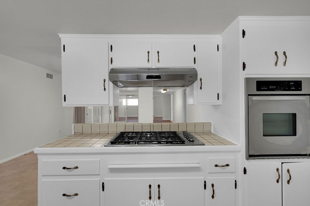 5035 Carlingford Ave, Riverside CA  92504-1311 exterior