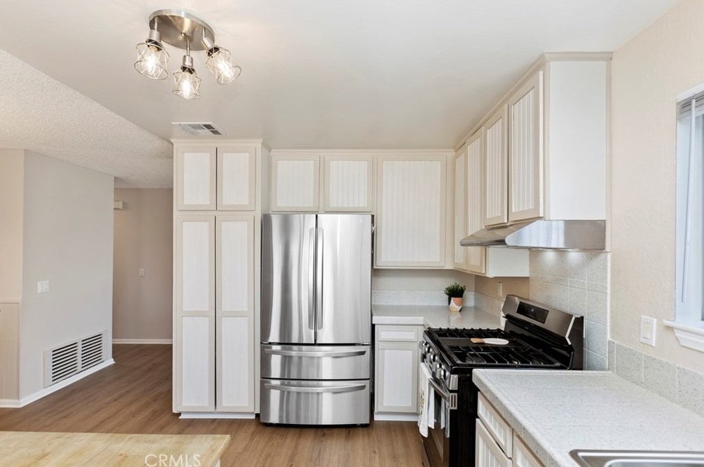 6920 Dorinda Dr, Riverside CA  92503-1145 exterior