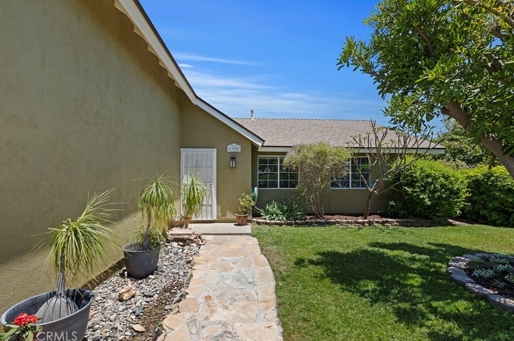 6920 Dorinda Dr, Riverside CA  92503-1145 exterior