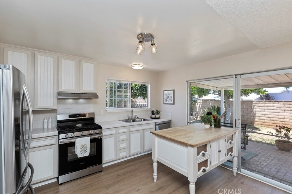 6920 Dorinda Dr, Riverside CA  92503-1145 exterior