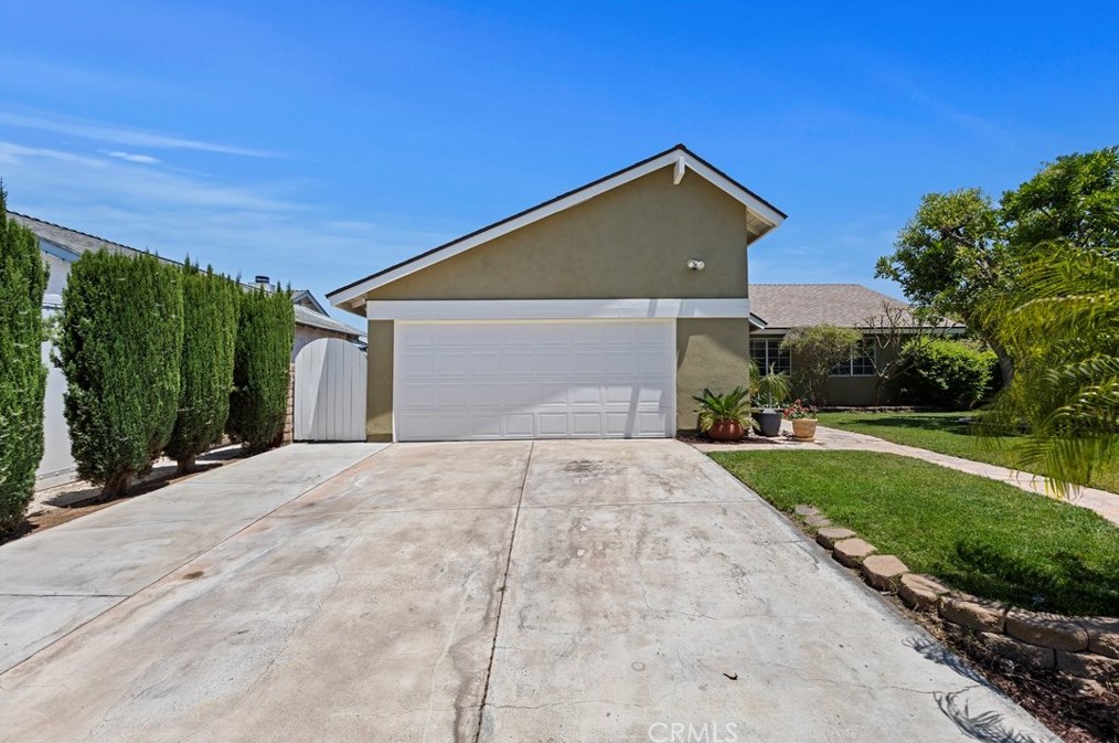 6920 Dorinda Dr, Riverside CA  92503-1145 exterior