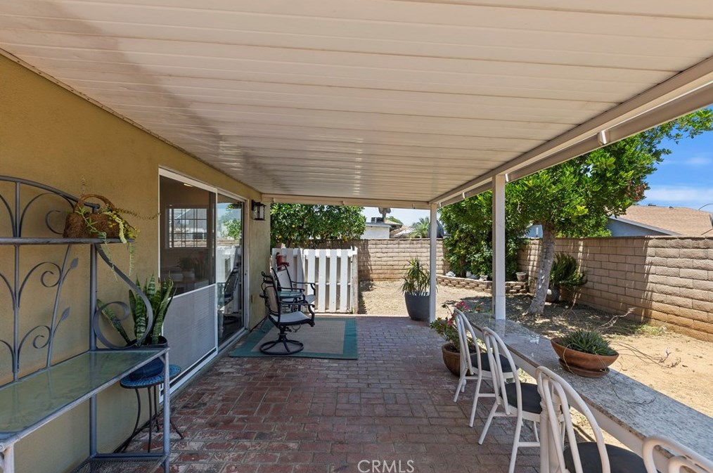 6920 Dorinda Dr, Riverside CA  92503-1145 exterior