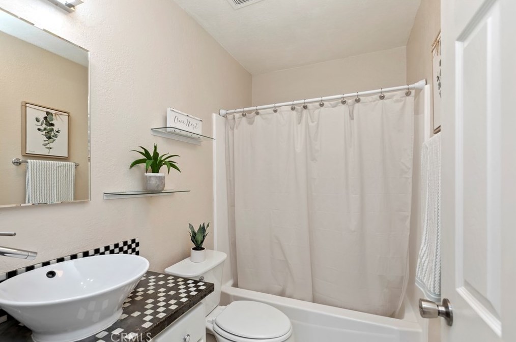 6920 Dorinda Dr, Riverside CA  92503-1145 exterior