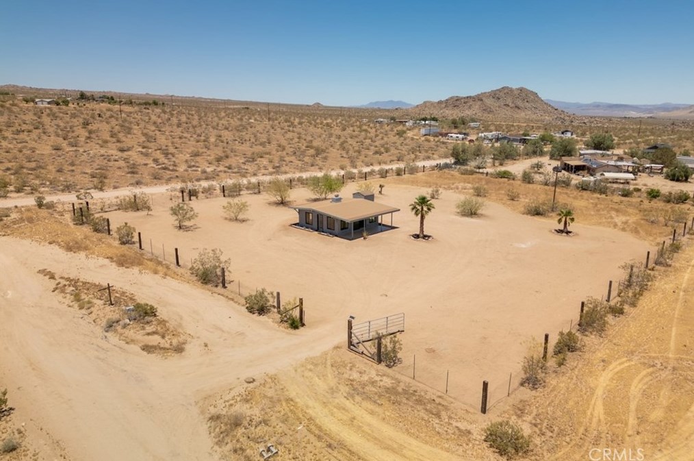 2633 Kickapoo Trl, Yucca Valley CA 92285-3419 exterior