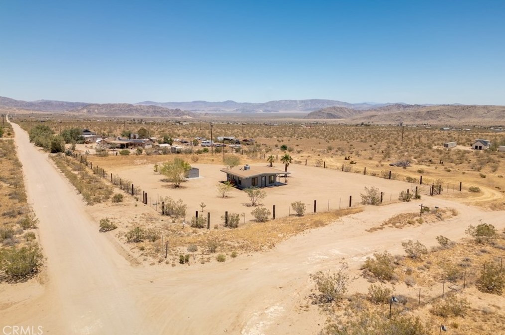 2633 Kickapoo Trl, Yucca Valley CA 92285-3419 exterior